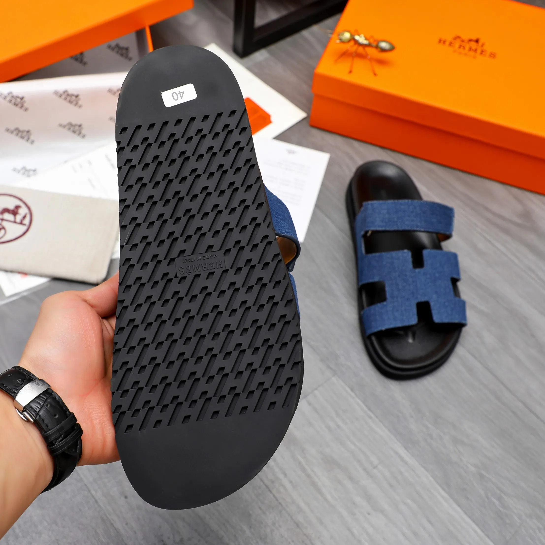 Men's shoes 💰340 Product trademark: Hermes "Hermes" Couple's slippers Regular size: 36-46 Product material: Selected breathable denim upper, microfiber lining, original outsole